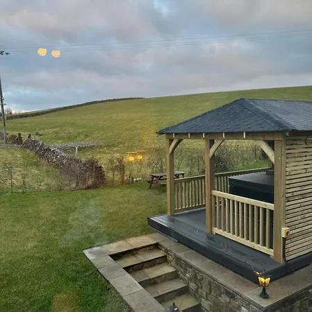 Private Luxury Barn With Hot Tub And Outdoor Entertainment, Yorkshire Dales Sleeps 10! *