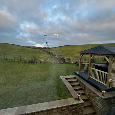 Private Luxury Barn With Hot Tub And Outdoor Entertainment, Yorkshire Dales Sleeps 10!