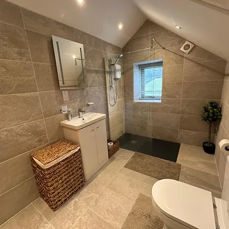 Private Luxury Barn With Hot Tub And Outdoor Entertainment, Yorkshire Dales Sleeps 10! Holiday home Airton