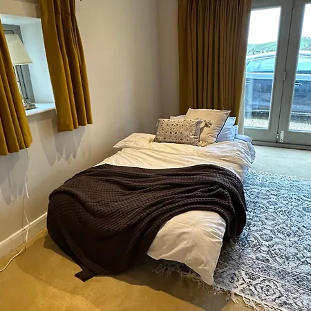 Private Luxury Barn With Hot Tub And Outdoor Entertainment, Yorkshire Dales Sleeps 10! *