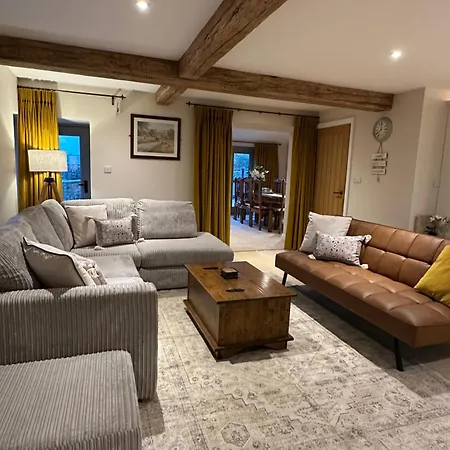 Private Luxury Barn With Hot Tub And Outdoor Entertainment, Yorkshire Dales Sleeps 10! Holiday home *