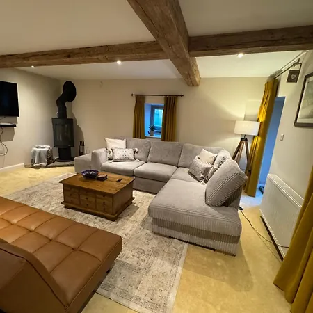 Private Luxury Barn With Hot Tub And Outdoor Entertainment, Yorkshire Dales Sleeps 10! *