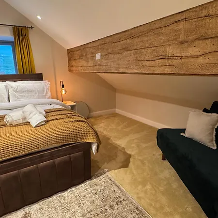 Private Luxury Barn With Hot Tub And Outdoor Entertainment, Yorkshire Dales Sleeps 10!