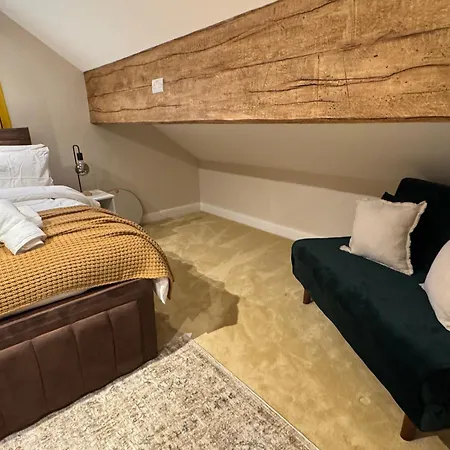 Private Luxury Barn With Hot Tub And Outdoor Entertainment, Yorkshire Dales Sleeps 10! Holiday home Airton