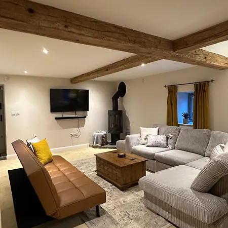 Private Luxury Barn With Hot Tub And Outdoor Entertainment, Yorkshire Dales Sleeps 10! Holiday home