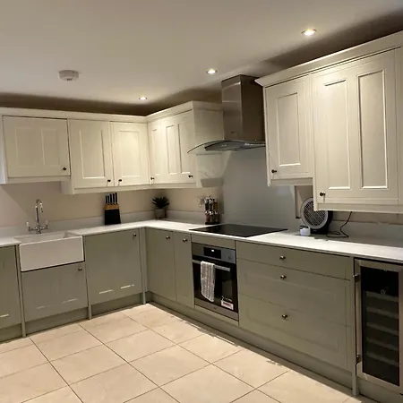 Private Luxury Barn With Hot Tub And Outdoor Entertainment, Yorkshire Dales Sleeps 10! Airton