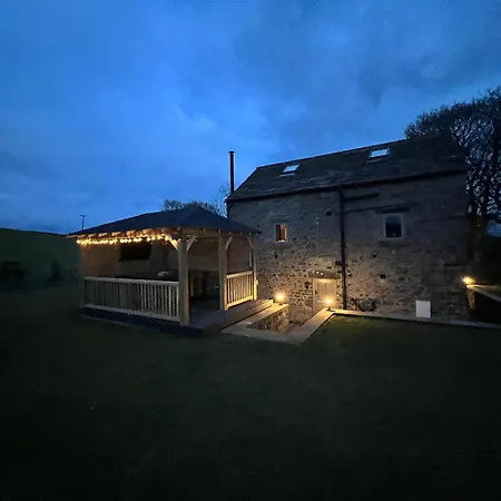 Private Luxury Barn With Hot Tub And Outdoor Entertainment, Yorkshire Dales Sleeps 10! *