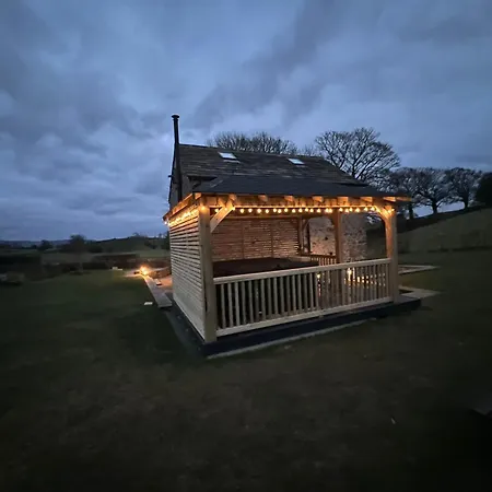 Private Luxury Barn With Hot Tub And Outdoor Entertainment, Yorkshire Dales Sleeps 10! Feriehus