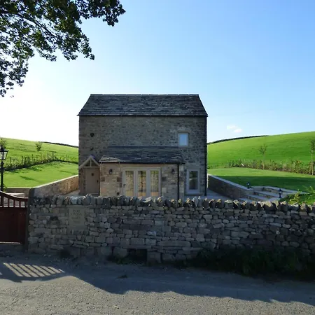Private Luxury Barn With Hot Tub And Outdoor Entertainment, Yorkshire Dales Sleeps 10!