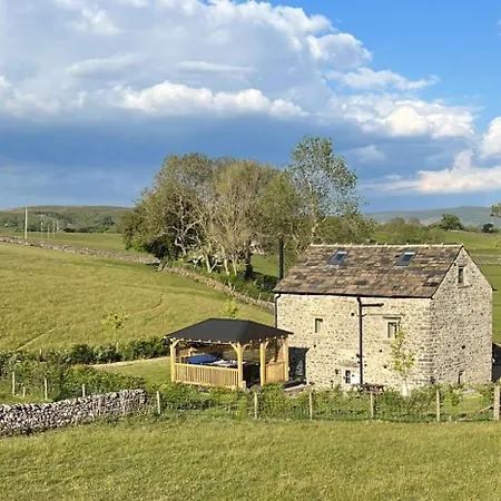Private Luxury Barn With Hot Tub And Outdoor Entertainment, Yorkshire Dales Sleeps 10! *