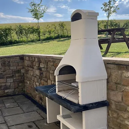 Private Luxury Barn With Hot Tub And Outdoor Entertainment, Yorkshire Dales Sleeps 10! Holiday home