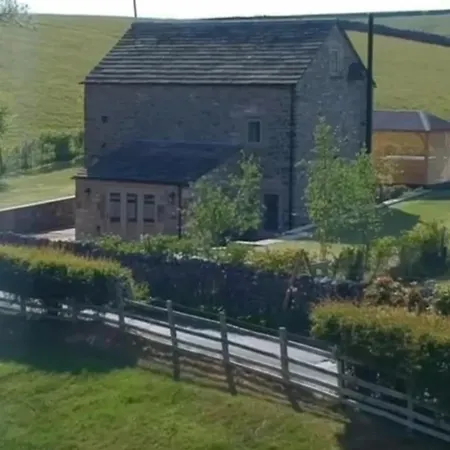 Feriehus Private Luxury Barn With Hot Tub And Outdoor Entertainment, Yorkshire Dales Sleeps 10! Airton