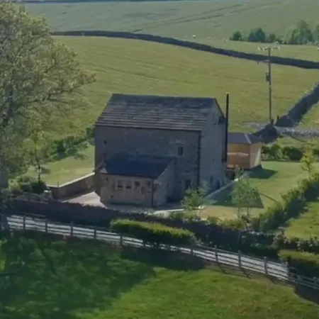 Private Luxury Barn With Hot Tub And Outdoor Entertainment, Yorkshire Dales Sleeps 10! Airton