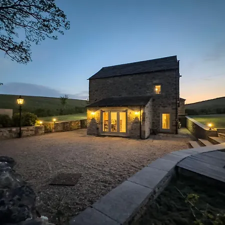 Private Luxury Barn With Hot Tub And Outdoor Entertainment, Yorkshire Dales Sleeps 10! *