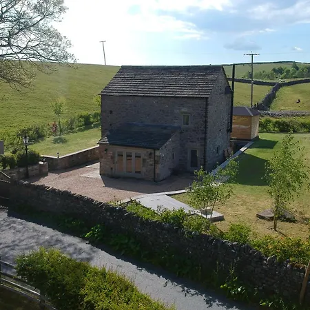 Private Luxury Barn With Hot Tub And Outdoor Entertainment, Yorkshire Dales Sleeps 10! Casa de Férias Airton