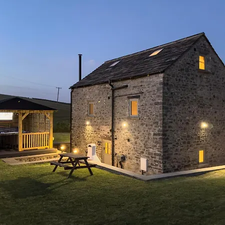 Casa de Férias Private Luxury Barn With Hot Tub And Outdoor Entertainment, Yorkshire Dales Sleeps 10! *