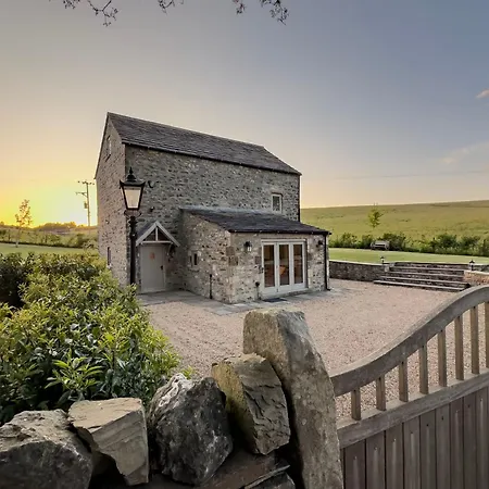 Private Luxury Barn With Hot Tub And Outdoor Entertainment, Yorkshire Dales Sleeps 10! Casa de Férias Airton