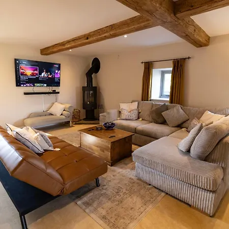 Casa de Férias Private Luxury Barn With Hot Tub And Outdoor Entertainment, Yorkshire Dales Sleeps 10! Airton