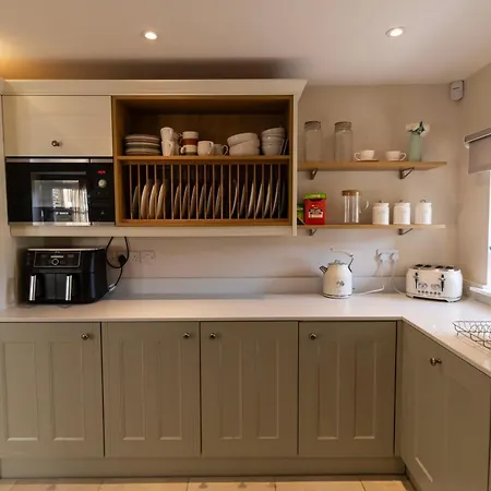 Private Luxury Barn With Hot Tub And Outdoor Entertainment, Yorkshire Dales Sleeps 10! Airton