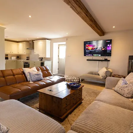 Private Luxury Barn With Hot Tub And Outdoor Entertainment, Yorkshire Dales Sleeps 10! Casa de Férias *