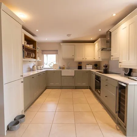 Private Luxury Barn With Hot Tub And Outdoor Entertainment, Yorkshire Dales Sleeps 10! *