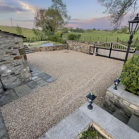 Private Luxury Barn With Hot Tub And Outdoor Entertainment, Yorkshire Dales Sleeps 10!