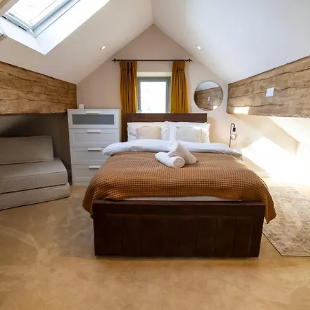 Private Luxury Barn With Hot Tub And Outdoor Entertainment, Yorkshire Dales Sleeps 10! Casa de Férias