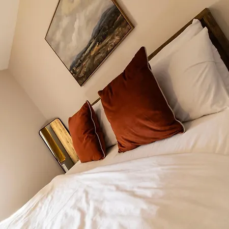 Private Luxury Barn With Hot Tub And Outdoor Entertainment, Yorkshire Dales Sleeps 10! *
