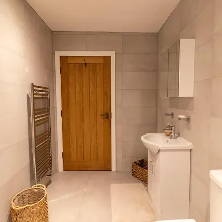 Casa de Férias Private Luxury Barn With Hot Tub And Outdoor Entertainment, Yorkshire Dales Sleeps 10! *