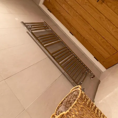 Private Luxury Barn With Hot Tub And Outdoor Entertainment, Yorkshire Dales Sleeps 10! Casa de Férias