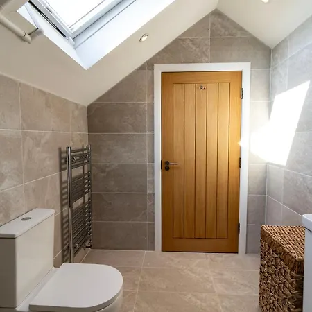 Casa de Férias Private Luxury Barn With Hot Tub And Outdoor Entertainment, Yorkshire Dales Sleeps 10! Airton