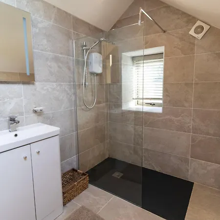 Private Luxury Barn With Hot Tub And Outdoor Entertainment, Yorkshire Dales Sleeps 10!
