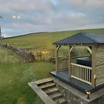 Private Luxury Barn With Hot Tub And Outdoor Entertainment, Yorkshire Dales Sleeps 10! *