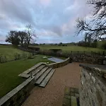 Private Luxury Barn With Hot Tub And Outdoor Entertainment, Yorkshire Dales Sleeps 10! Prázdninový dům Airton