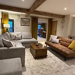Private Luxury Barn With Hot Tub And Outdoor Entertainment, Yorkshire Dales Sleeps 10! Prázdninový dům Airton