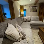 Prázdninový dům Private Luxury Barn With Hot Tub And Outdoor Entertainment, Yorkshire Dales Sleeps 10! Airton