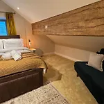 Private Luxury Barn With Hot Tub And Outdoor Entertainment, Yorkshire Dales Sleeps 10!