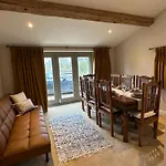 Prázdninový dům Private Luxury Barn With Hot Tub And Outdoor Entertainment, Yorkshire Dales Sleeps 10! *