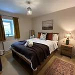 Private Luxury Barn With Hot Tub And Outdoor Entertainment, Yorkshire Dales Sleeps 10!