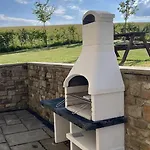 Private Luxury Barn With Hot Tub And Outdoor Entertainment, Yorkshire Dales Sleeps 10! Prázdninový dům