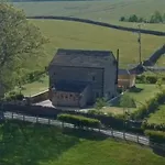 Private Luxury Barn With Hot Tub And Outdoor Entertainment, Yorkshire Dales Sleeps 10! Airton